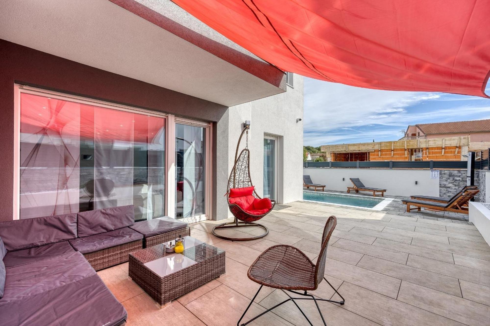 Peaceful Blooming With Pool