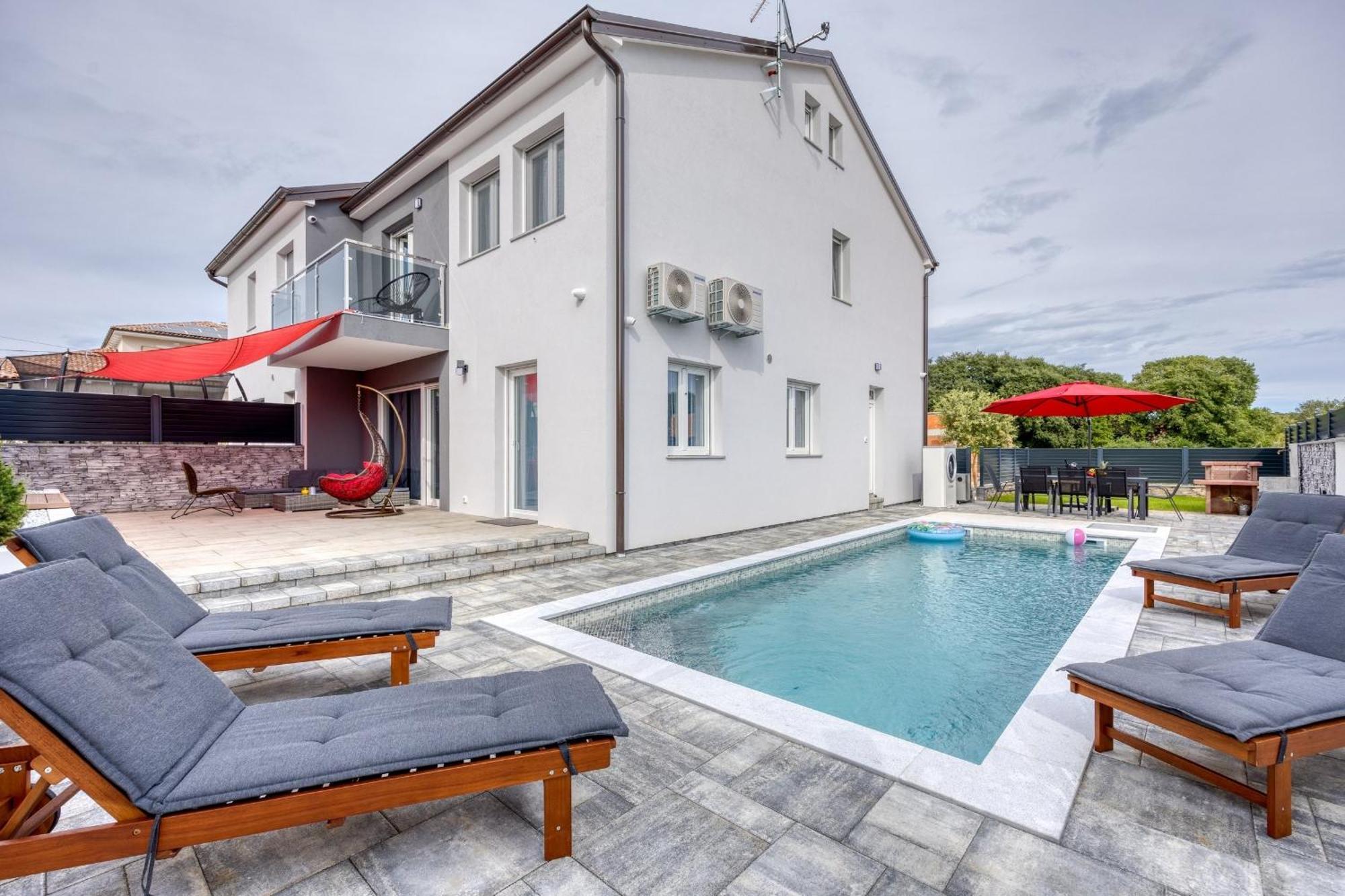 Peaceful Blooming With Pool Vila Rovinj